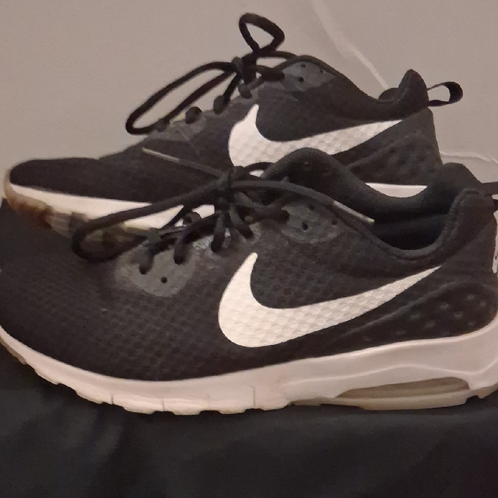 Nike Womens Black and White Athletic Shoes